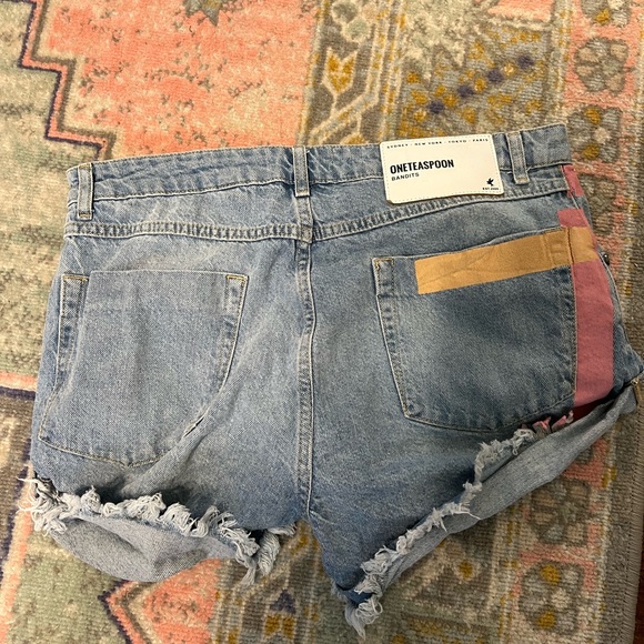 One Teaspoon rolled short shorts - Picture 3 of 3
